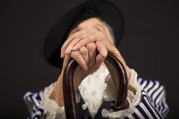 Elegante Mulher Velha Fundo Preto — Fotografia de Stock