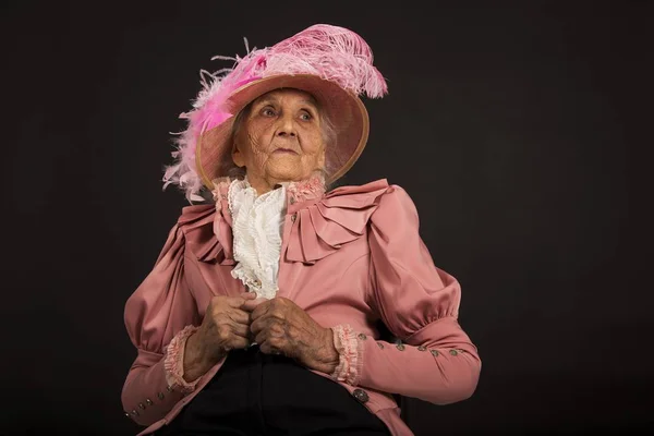 Elegante Anciana Sobre Fondo Negro —  Fotos de Stock