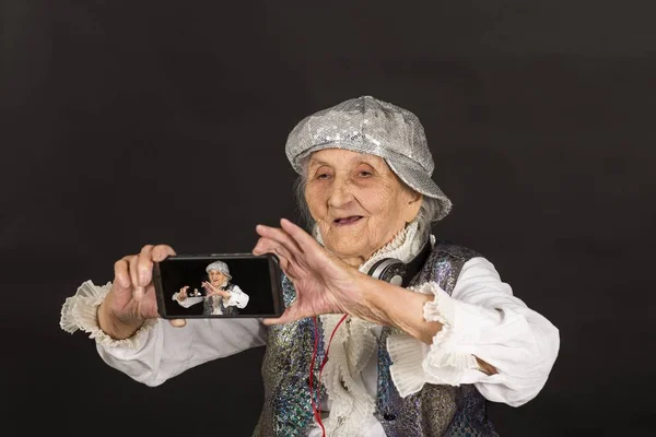 Elegante Mulher Velha Fundo Preto — Fotografia de Stock