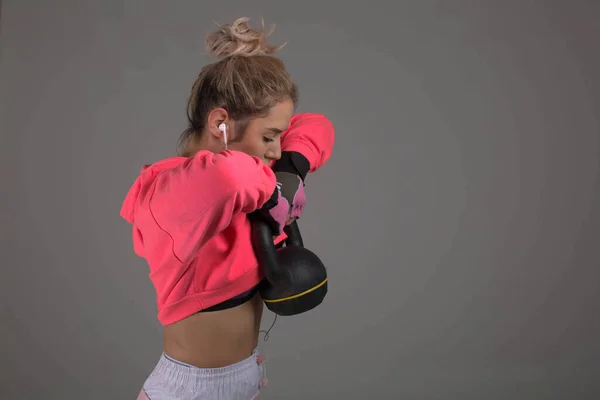 Fitness Lady Makes Cross Training Kettlebell Gray Background — Stock Photo, Image