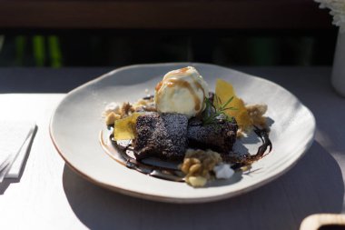 Şekerli tatlı, çikolatalı kek ve dondurma