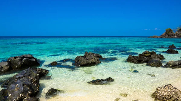 Stone Beach Blue Sky Sea — Stock Photo, Image