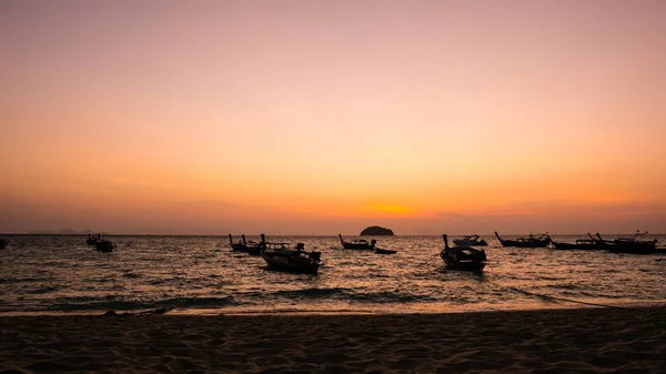 Silueta Barco Atardecer Paisaje Playa Verano — Foto de Stock