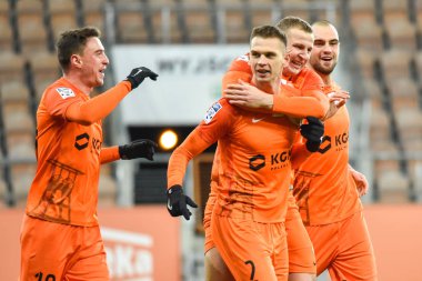 Lubin, Polonya - 22 Aralık 2018: Lehçe Loto Ekstraklasa maç maç Kghm Zaglebie Lubin - Cracovia 1:2 arasında. Bartosz Kopacz (2) ve oyuncu gol gol sonra Zaglebie sevinç.