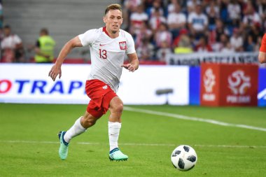 Poznan, Polonya - 8 Haziran 2018: Uluslararası futbol dostluk maçı: Polonya vs Şili 2:2. Eylem Maciej Rybus.