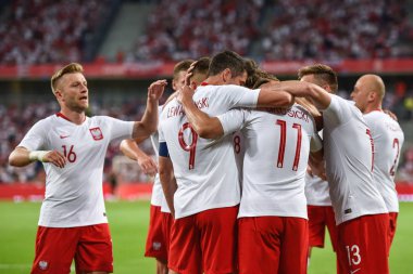 Poznan, Polonya. 8 Haziran, 2018. Uluslararası futbol dostluk maçı: Polonya v Şili 2:2. Takım gol gol sonra Polonya sevinç.