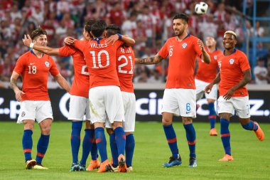 Poznan, Polonya. 8 Haziran, 2018. Uluslararası futbol dostluk maçı: Polonya v Şili 2:2. Takım gol gol sonra Şili sevinç.