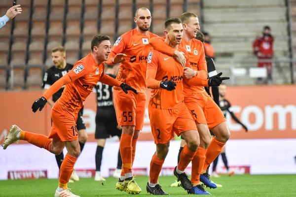 Lubin, Polonya - 22 Aralık 2018: Lehçe Loto Ekstraklasa maç maç Kghm Zaglebie Lubin - Cracovia 1:2 arasında. Bartosz Kopacz (2) ve oyuncu gol gol sonra Zaglebie sevinç.