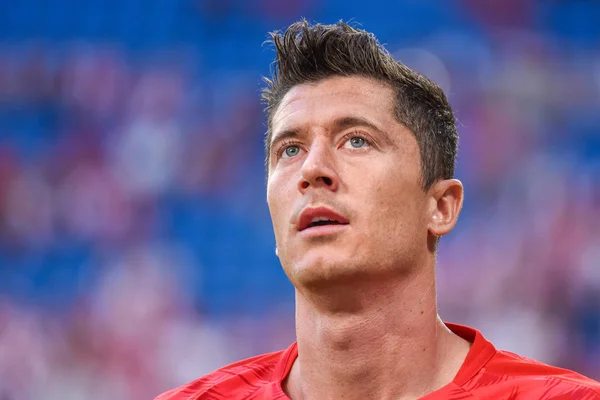 Poznan, Polonya - 8 Haziran 2018: Uluslararası futbol dostluk maçı: Polonya vs Şili 2:2. Isınma sırasında Robert Lewandowski.