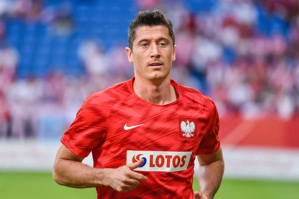 Poznan, Polonya - 8 Haziran 2018: Uluslararası futbol dostluk maçı: Polonya vs Şili 2:2. Isınma sırasında Robert Lewandowski.