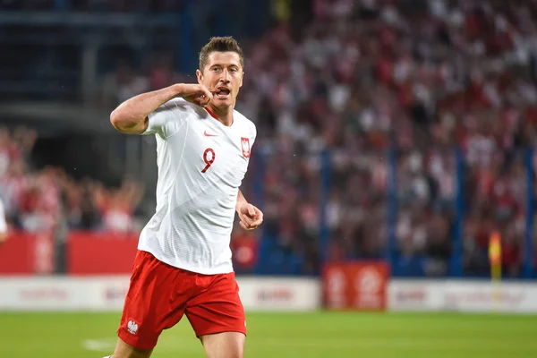 Poznan, Polonya. 8 Haziran, 2018. Uluslararası futbol dostluk maçı: Polonya v Şili 2:2. Gol gol sonra Robert Lewandowski sevinç.