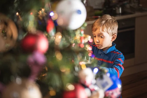 stock image Portrait of 6 years old boy decorating Christmas tree