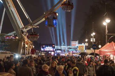 Berlin, Almanya - 31 Aralık 2018: yılbaşı konser ve Brandenburg Geçidi ve Zafer Anıtı arasında yer alan kutlamalar.