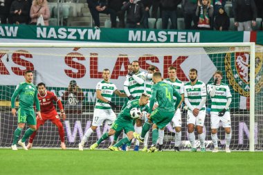Wroclaw, Polonya - 30 Kasım 2018: Slask Wroclaw - Lechia Gdansk 0 Lehçe Loto Ekstraklasa maç maç: 2. Djordje Cotra sürgünler frikik.
