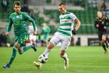Wroclaw, Polonya - 30 Kasım 2018: Slask Wroclaw - Lechia Gdansk 0 Lehçe Loto Ekstraklasa maç maç: 2. Eylem Lukasz Bros (L) ve Lukas Harasin (R)