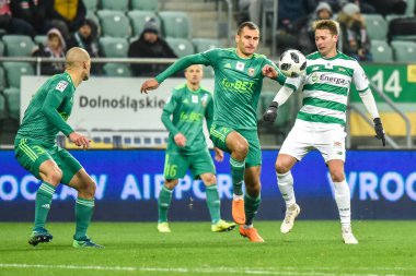Wroclaw, Polonya - 30 Kasım 2018: Slask Wroclaw - Lechia Gdansk 0 Lehçe Loto Ekstraklasa maç maç: 2. Eylem Mateusz Radecki (L) ve Jaroslaw Kubicki (R).