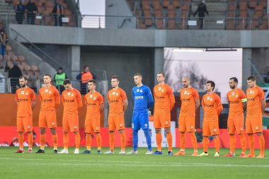 Lubin, Polonya - 25 Kasım 2018: Kghm Zaglebie Lubin - Legia Warszawa 0 Lehçe Loto Ekstraklasa maç maç: 1. Zaglebie Lubin ekip 1 dakikalık saygı duruşunda sırasında.