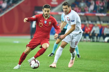 Chorzow, Polonya - 11 Ekim 2018: Futbol Milletler Ligi Lig A grubu 3 maç Polonya vs Portekiz 2:3. Resim Bernardo Silva (L) ve Grzegorz Krychowiak (R ').