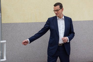 Sobin, Polonya - 31 Ocak 2019: Mateusz Morawiecki benim kurtarma ekipleri madendeki zor kurtarma işlemi sonra ziyaret sırasında hükümet Başbakanı.