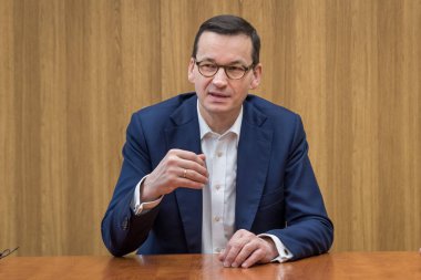 Sobin, Polonya - 31 Ocak 2019: Mateusz Morawiecki benim kurtarma ekipleri madendeki zor kurtarma işlemi sonra ziyaret sırasında hükümet Başbakanı.