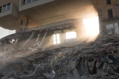 Lubin, Polonya - 24 Mart 2015: futbol kulübü Kghm Zaglebie Lubin eski bir binanın sökülmesi. Bu bina 1985 yılında inşa edildi.