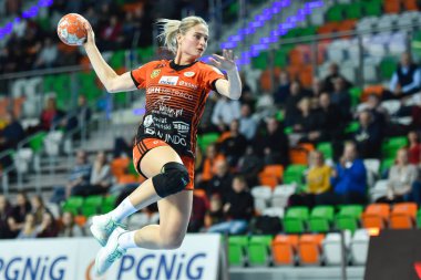 Lubin, Polonya - 10 Şubat 2019: Hentbol bayanlar Lehçe Pgnig Superleague aynı Metraco Zaglebie Lubin - Uks Pcm Koscierzyna 39:15 arasında. Eylem Malgorzata Buklarewicz.