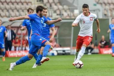 Lubin, Polonya - 7 Eylül 2018: Futbol Avrupa Gençler Şampiyonası U21 nitelikleri arasında Polonya - Faroe Adaları 1:1 Milli takım maç. Eylem Dawid Kownacki (R).