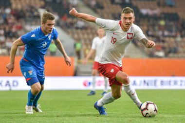 Lubin, Polonya - 7 Eylül 2018: Futbol Avrupa Gençler Şampiyonası U21 nitelikleri arasında Polonya - Faroe Adaları 1:1 Milli takım maç. Eylem Filip Jagiello (R).