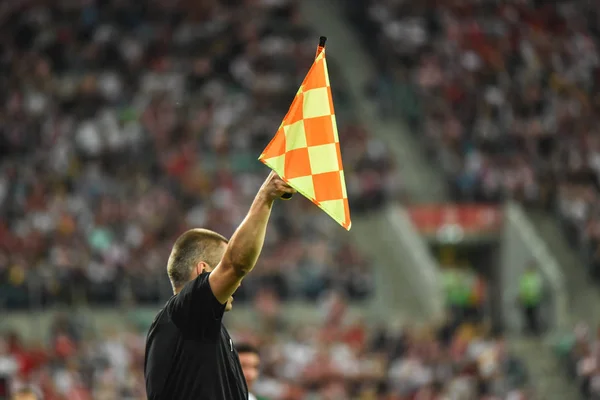 Asistente Árbitro Fútbol Levantar Bandera —  Fotos de Stock