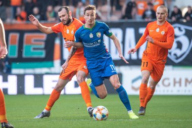Lubin, Polonya - 17 Şubat 2019: Maç Lehçe loto Ekstraklasa arasında Kghm Zaglebie Lubin - Miedz Legnica 3:0. Eylem Filip Starzynski (L) ve Juan Del Carmen Camara Mesa (R).