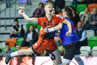 Lubin, Polonya-13 Mart, 2019: Polonya PGNiG Superleague erkekler arasında hentbol maç MKS Zaglebie Lubin-Energa Wybrzeze Gdansk 29:25. Eylem Jakub moryn içinde.