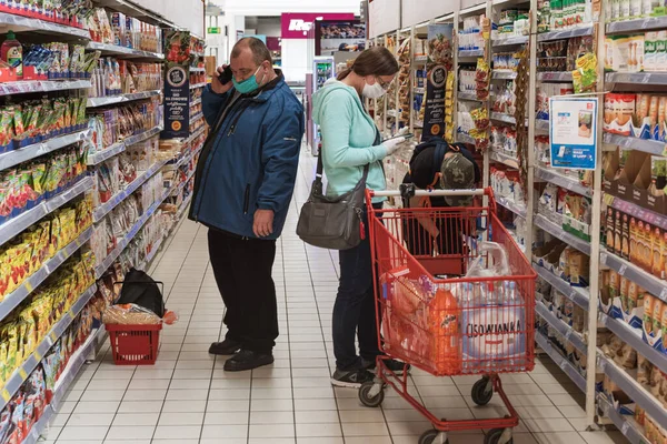 Wroclaw Poland May 2020 People Cell Phones Carrefour Supermarket Due — Stock Photo, Image