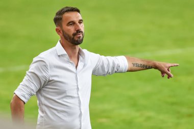 LUBIN, POLAND - 14 Temmuz 2020: KGHM Zaglebie Lubin ile Wisla Krakow 3: 1 arasındaki Polonya futbol ligi PKO Ekstraklasa maçı. Martin Sevela, Zaglebie 'nin baş antrenörü.