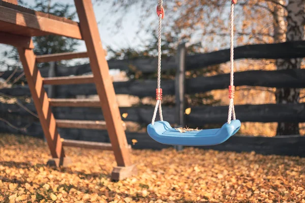 Schaukel Der Herbstkulisse — Stockfoto