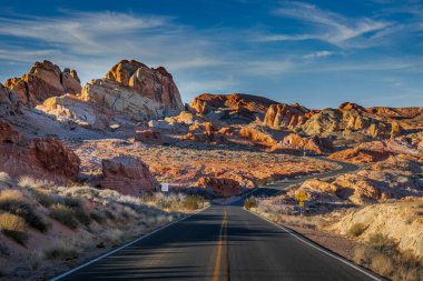 Dağları aşın. Ateş Vadisi Parkı, Nevada