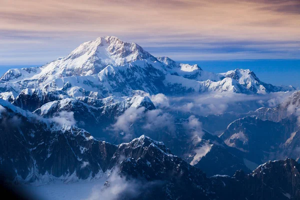 McKinley Dağı 'nın gerçek manzarası, buzullar, Alaska, Usa
