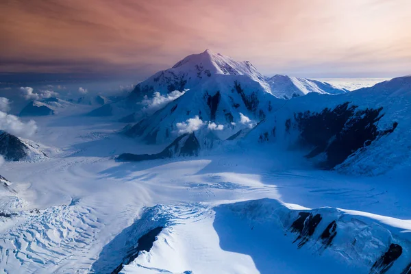Vista real de los glaciares del Monte McKinley, Alaska, EE.UU. Imagen De Stock