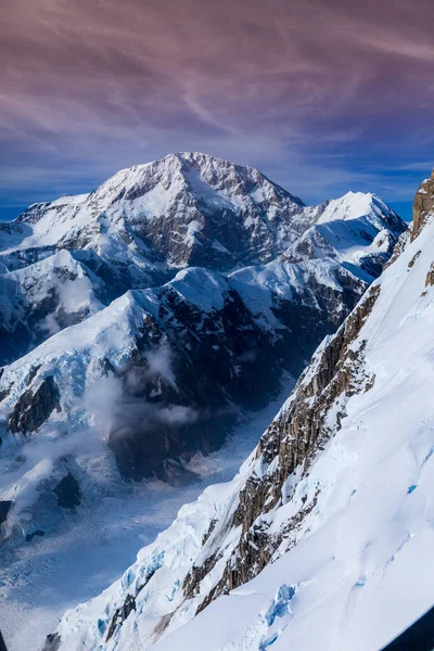 Magasabb, mint a felhők - kilátás a Mount Mckinley gleccserek, Alaszka Jogdíjmentes Stock Képek