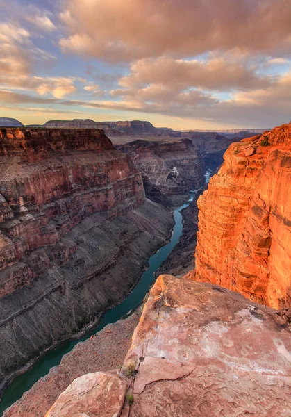 Rio Colorado atravessa a profundidade do Grand Canyon — Fotografia de Stock