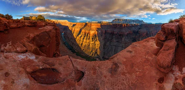 Rauwe schoonheid van de Grand Canyon — Stockfoto