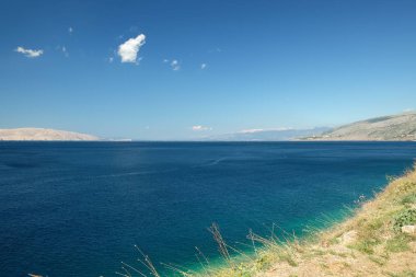 Deniz Manzaralı. Mal denizde güneşli yaz günü. Adaları'nda ufuk.