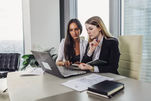 Start-up business partners working together on new project sitting at desk surfing internet using laptop — Stock Photo, Image