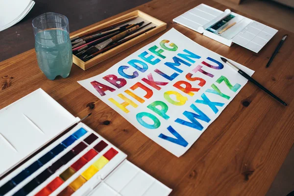 Painter workplace. Wooden table of an artist with art tools for drawing. — Stock Photo, Image