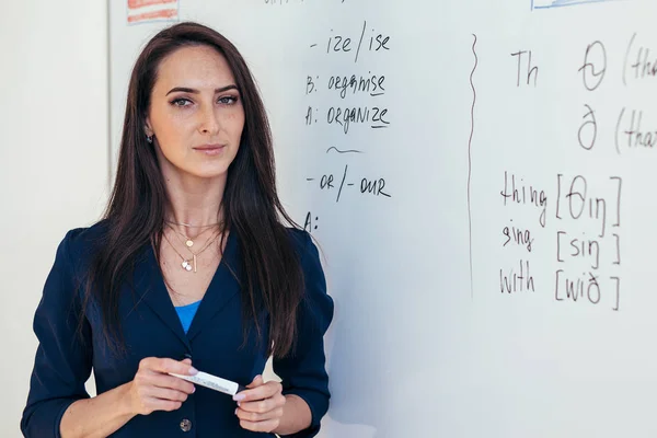 Portrait of female english teacher in front of whiteboard. — Stock Photo, Image