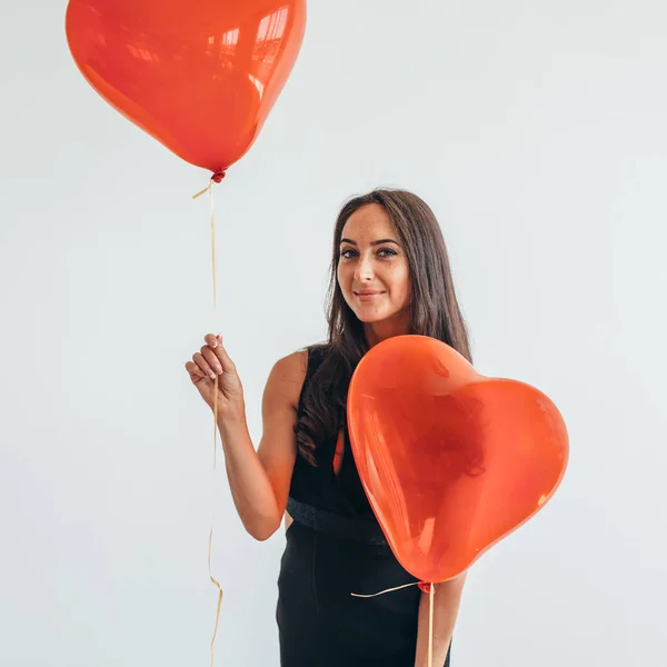 Bella donna in posa con palloncini Vacanza, celebrazione — Foto Stock