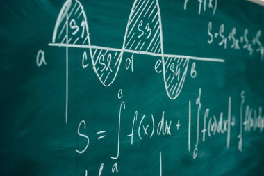 Matematik ders diferansiyel ve integral kalkulus kara tahta.