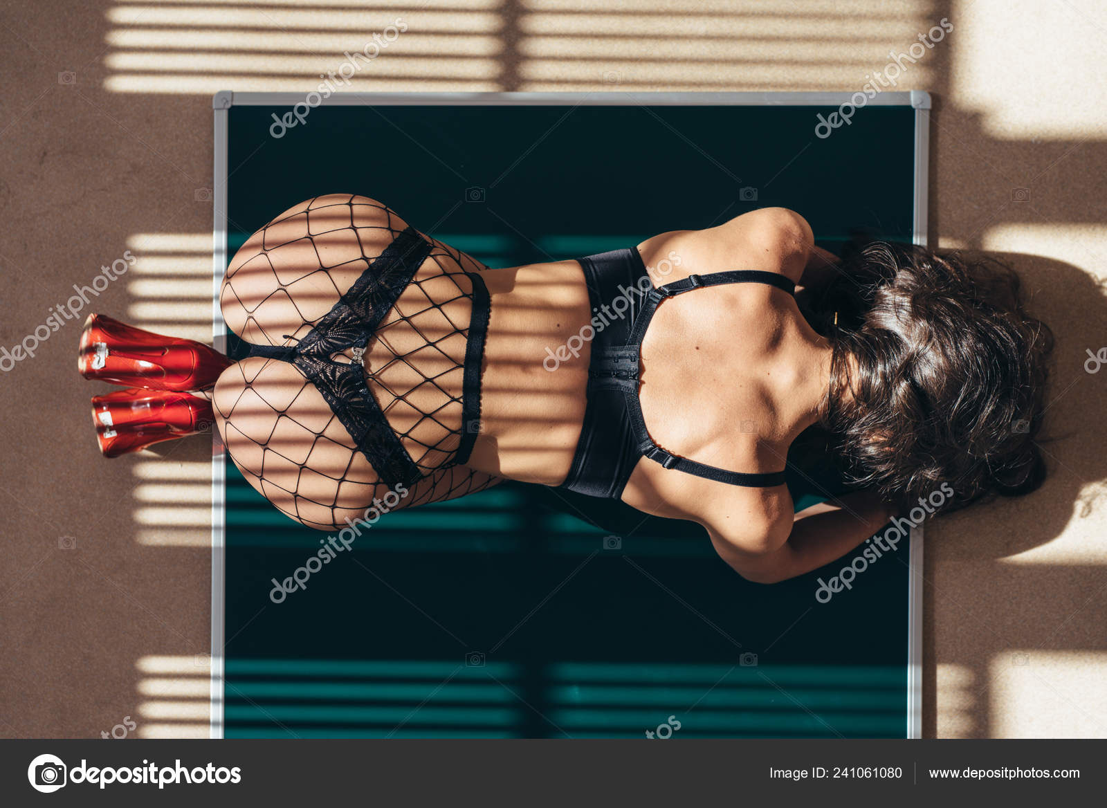 Sexy Position in Unterwäsche