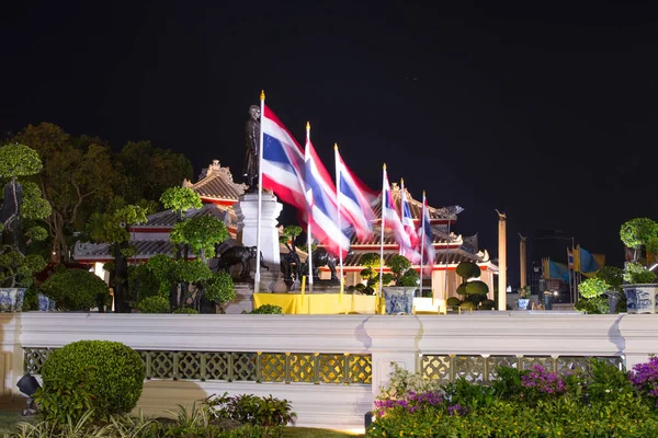 Wat Arun Temple à noite em Bangkok, Tailândia . — Fotografia de Stock
