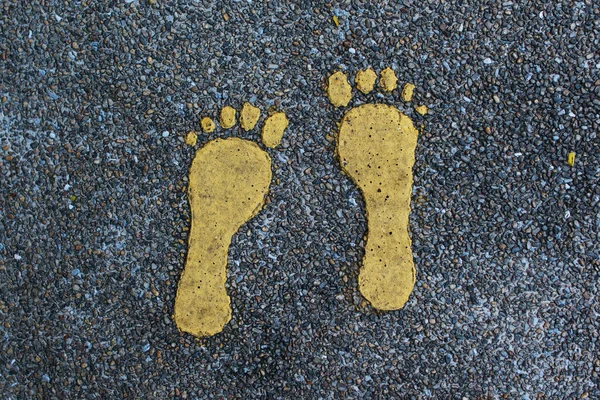 Pedestrian walkway. Footprints painted on asphalt. — Stock Photo, Image