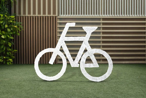 Signo de bicicleta, bicicleta en bicicleta sobre hierba fondo de pared de madera —  Fotos de Stock